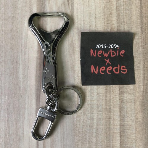 LV x Supreme Bottle Opener Keychain Louis Vuitton x Supreme Pembuka newbie x needs